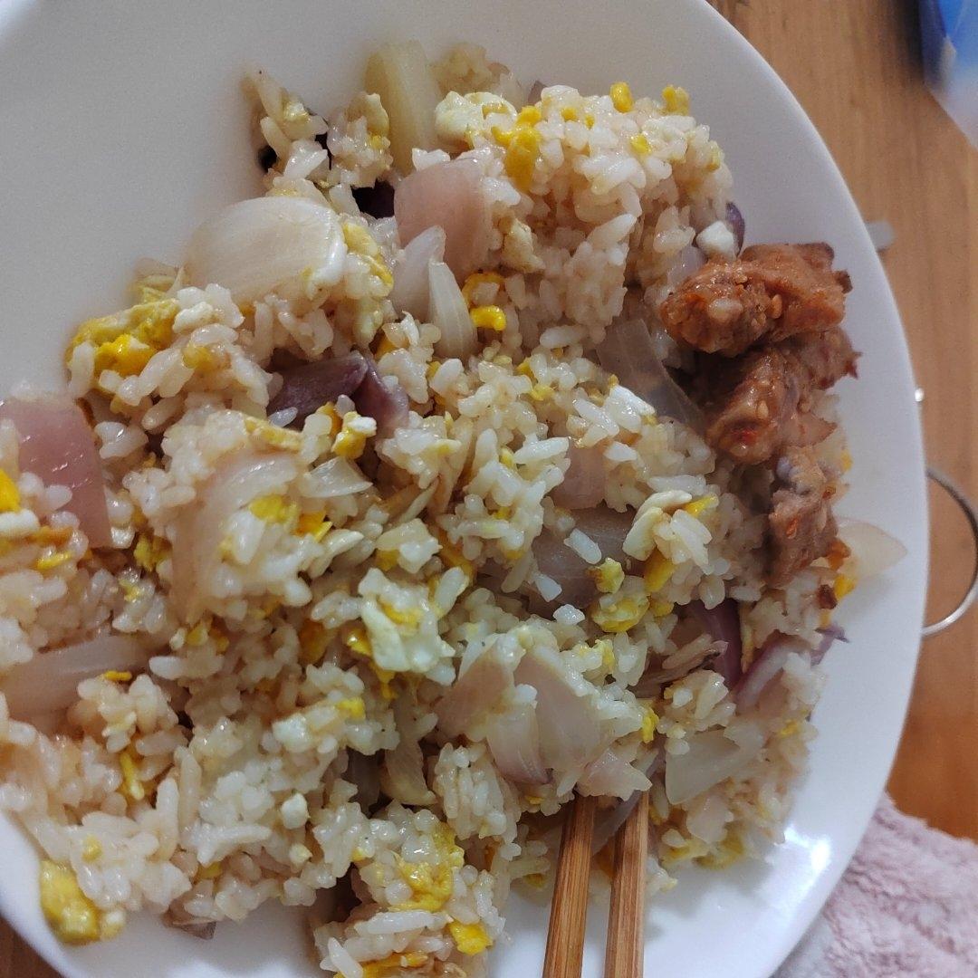 懒人，洋葱鸡蛋炒饭（好吃到爆！！！！）
