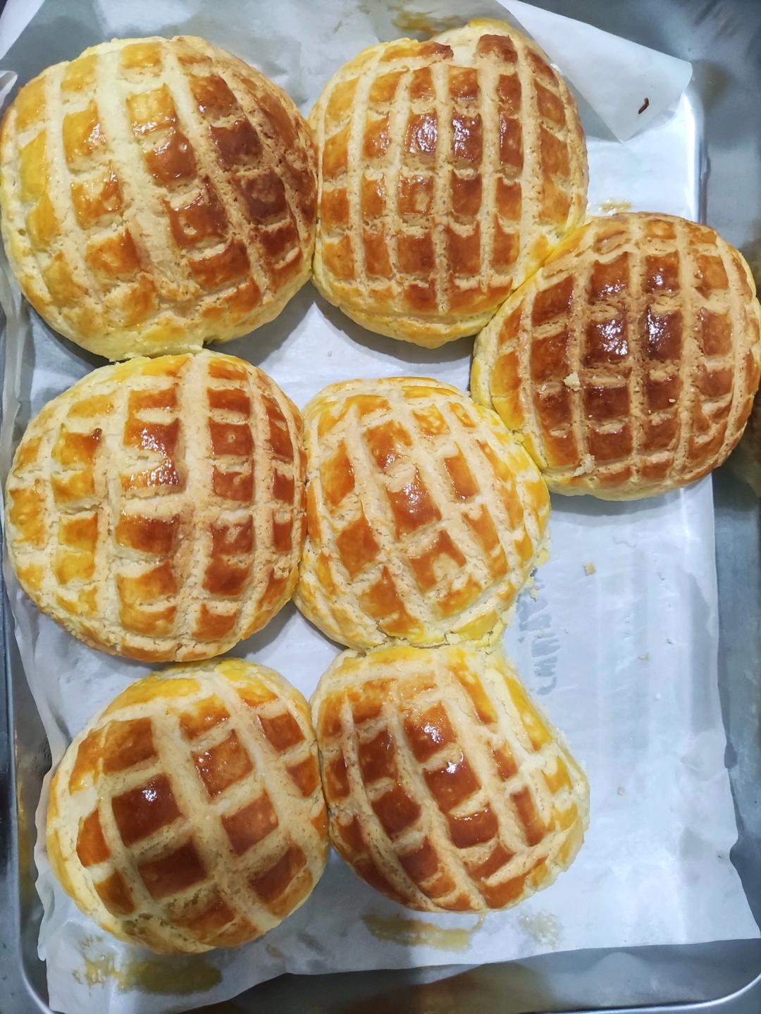 好吃到炸裂的港式菠萝包（附带制作酥皮的小视频）