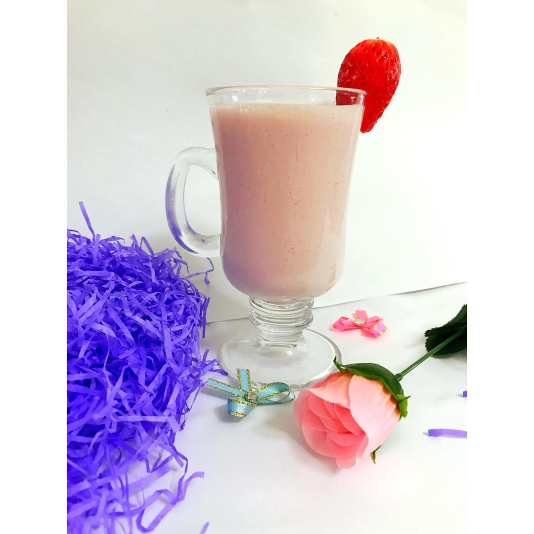 草莓蜂蜜奶昔