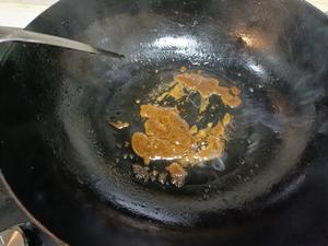 香辣的下饭菜线椒炒猪皮的做法 步骤2