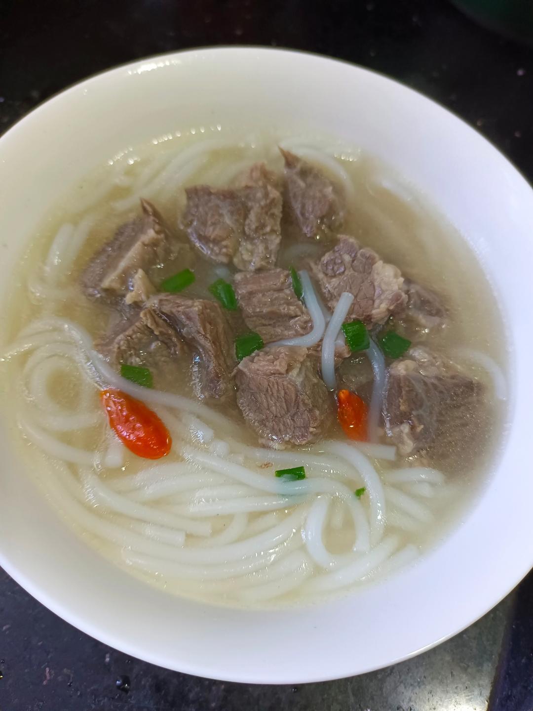 越南清汤牛腩粉