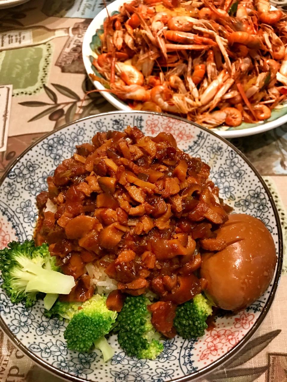 洋葱酥卤肉饭