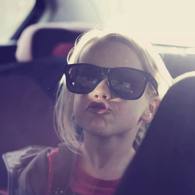 思佳佳天天早起暴晒为拿驾照