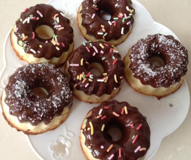 巧克力甜甜圈～蛋糕版的做法