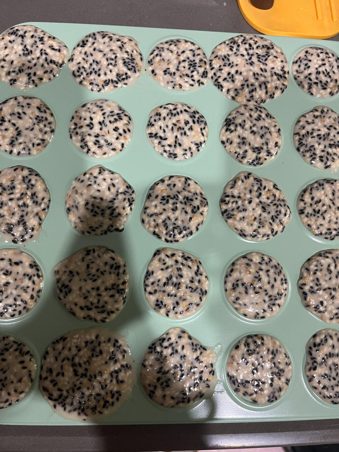 芝麻薄脆饼干，一步操作，超级简单