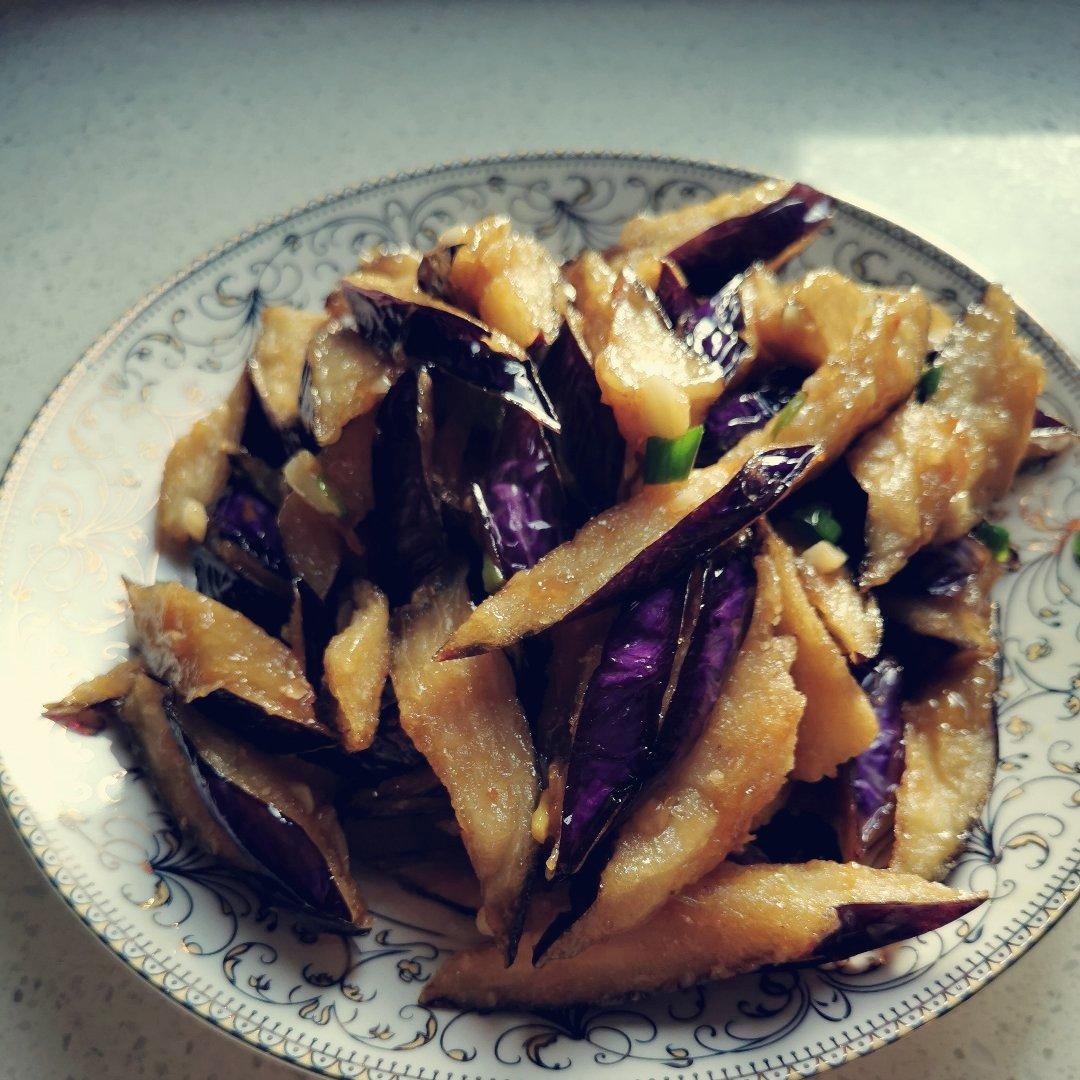 厨师长教你：“风味茄子”的家常做法，外酥里嫩味道很赞，收藏了