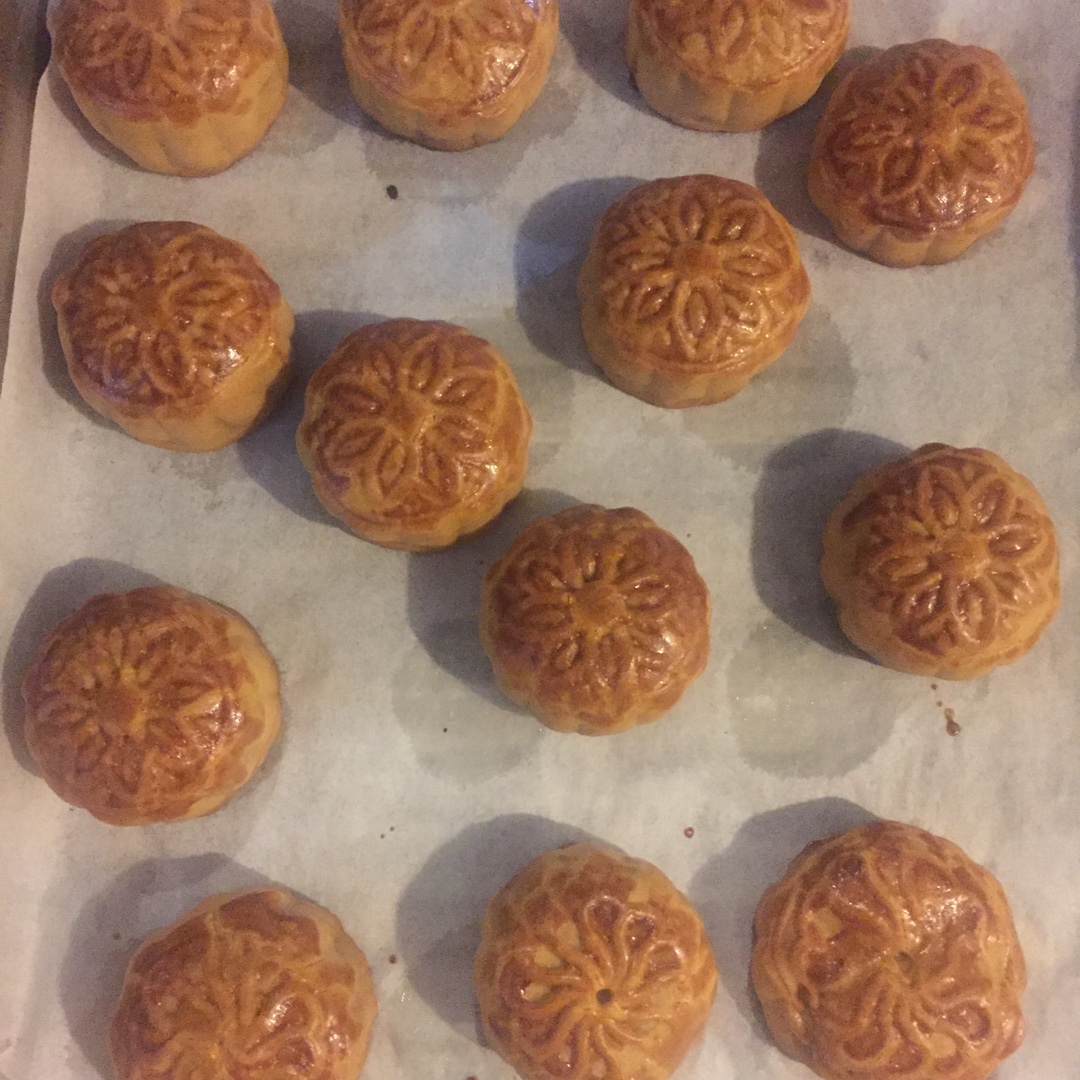 广式月饼——蛋黄莲蓉月饼
