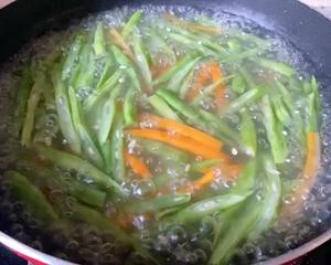 蒜香肉末四季豆的做法 步骤7