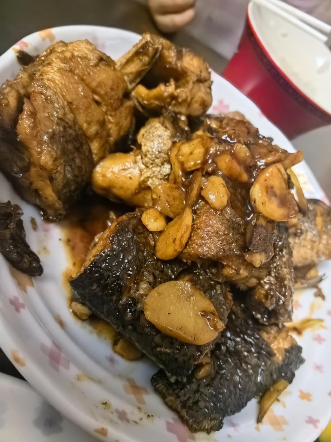 大蒜烧黑鱼