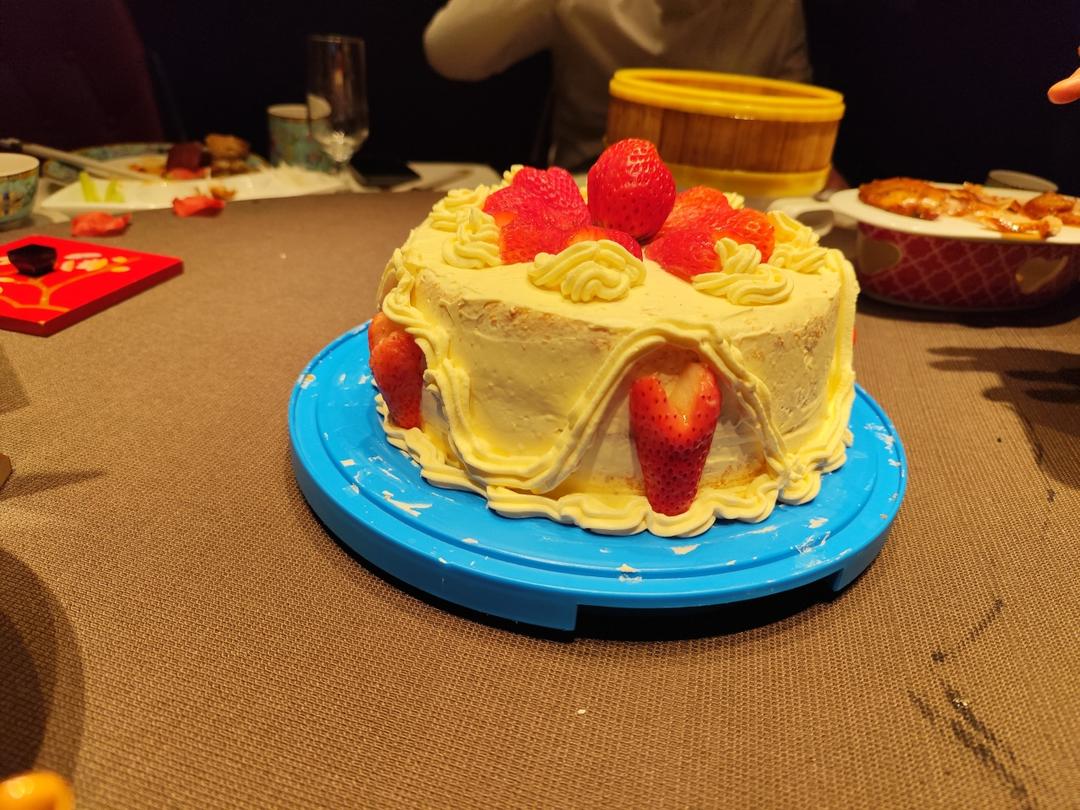 新手必成8寸生日蛋糕（详细多图干货经验分享，解决戚风蛋糕塌陷，奶油饰面涂不好，烤箱温度不好掌握等各种问题）