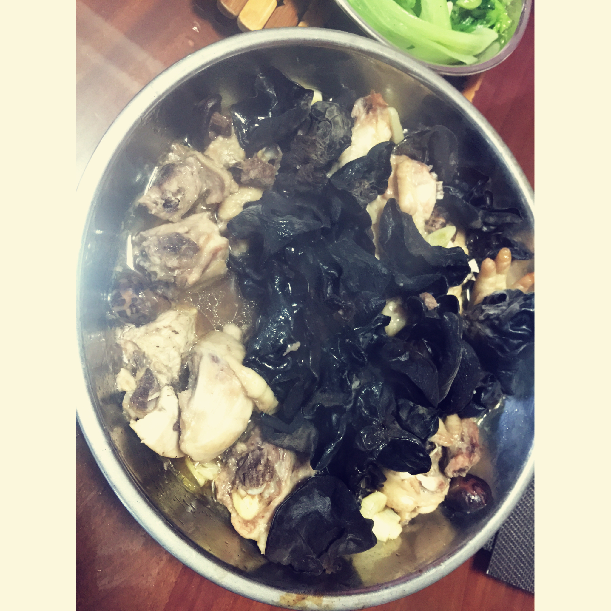 香菇云耳蒸滑鸡