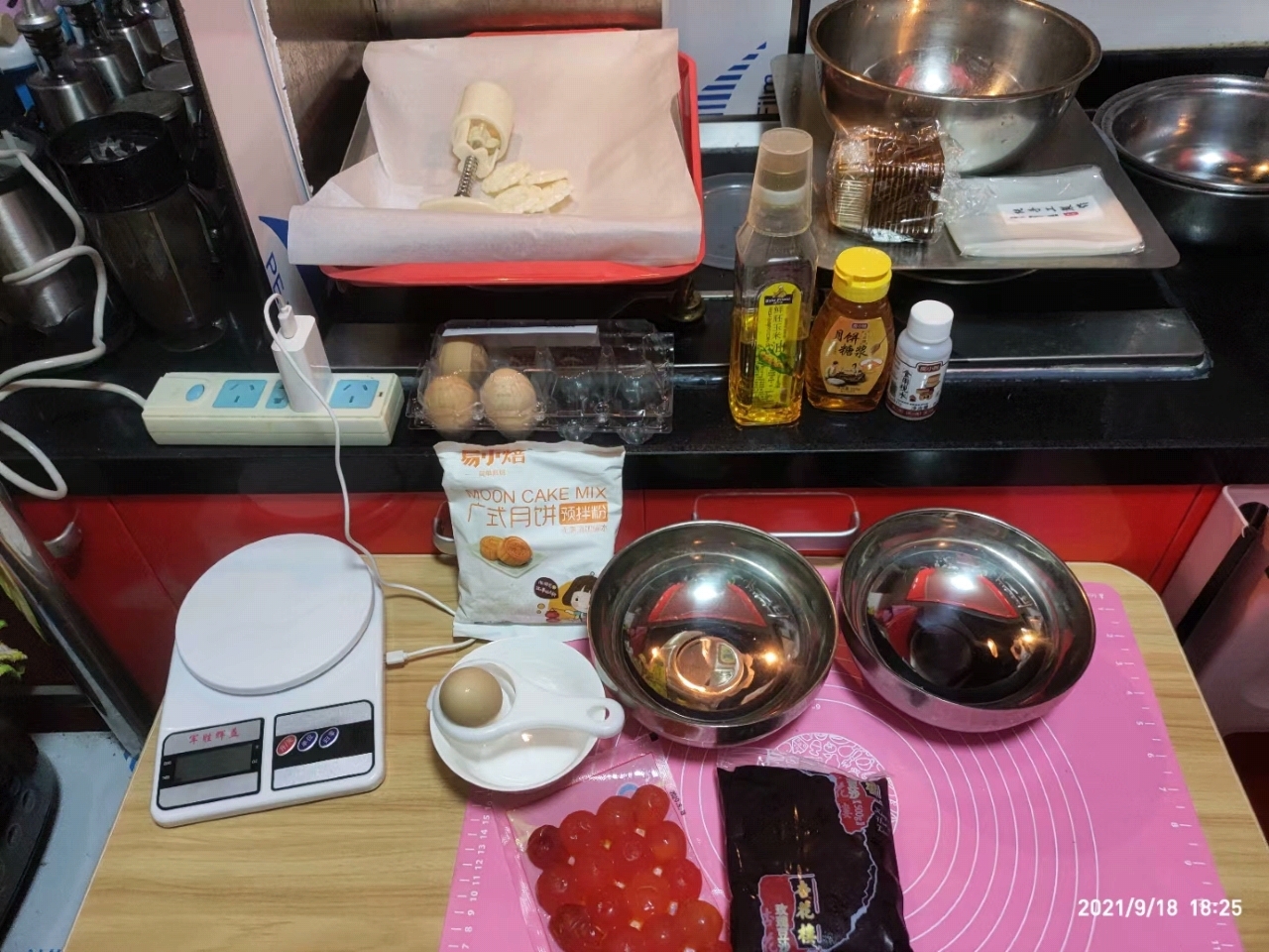 广式豆沙蛋黄月饼（步骤超详细，新手适用）