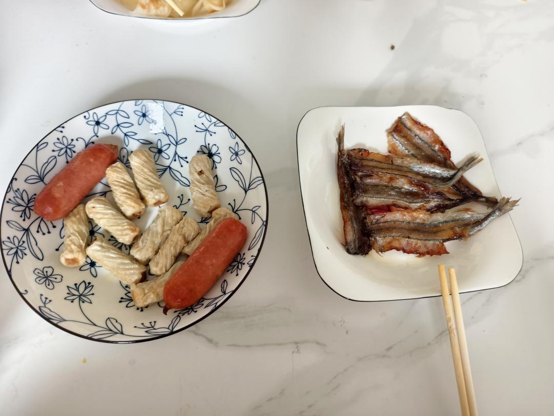 烤肠烤包心鱼卷烤马步鱼干的做法