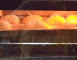 咸香毛豆玉米火腿芝士沙拉软欧包的做法 步骤12