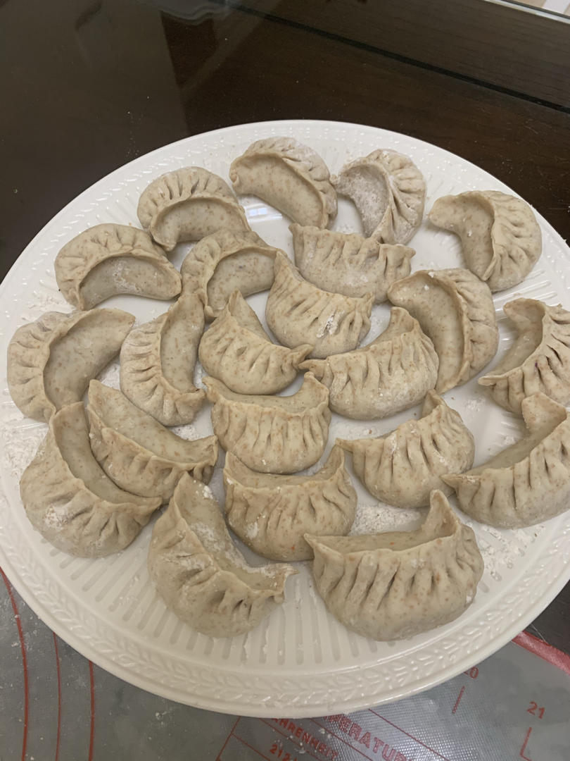 yuyu5xmf做的减肥也能吃的饺子无油低脂100黑全麦鸡肉水饺