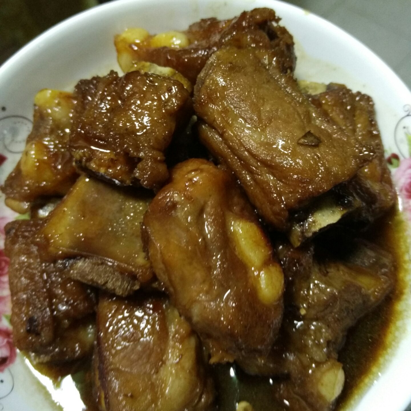 吃着碗里望着锅里的红烧肉