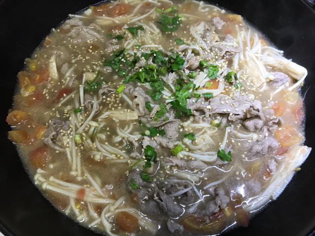 金针菇肥牛番茄锅