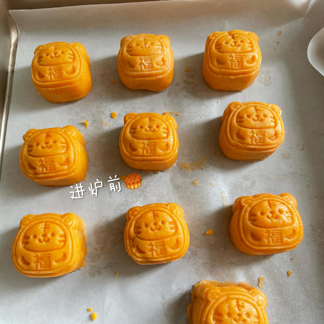 💃奶黄流心月饼——这是可以让你坐稳朋友圈厨霸位置的月饼🥮，没人点赞算我输👎