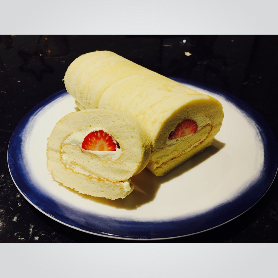 烫面草莓蛋糕卷