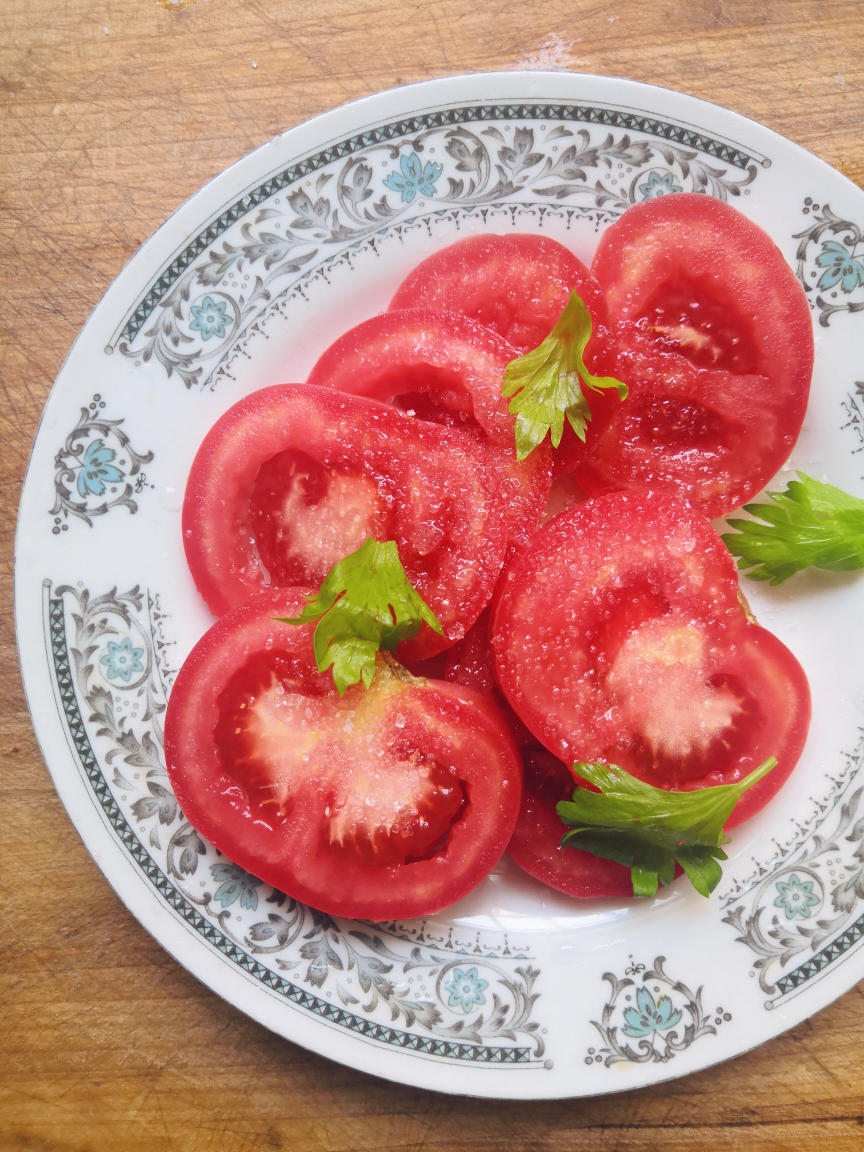 清凉的西红柿拌白糖的做法