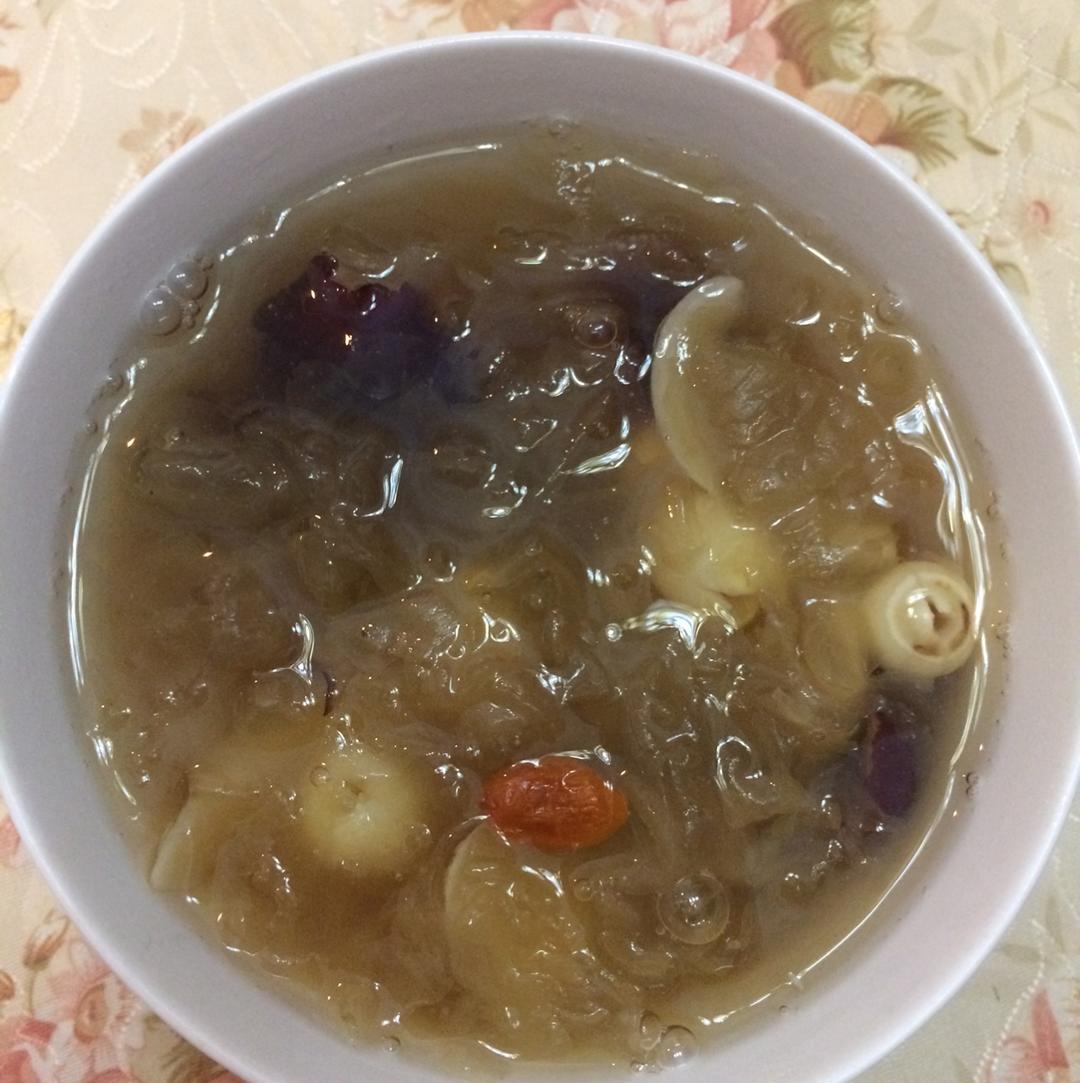 莲子银耳百合羹