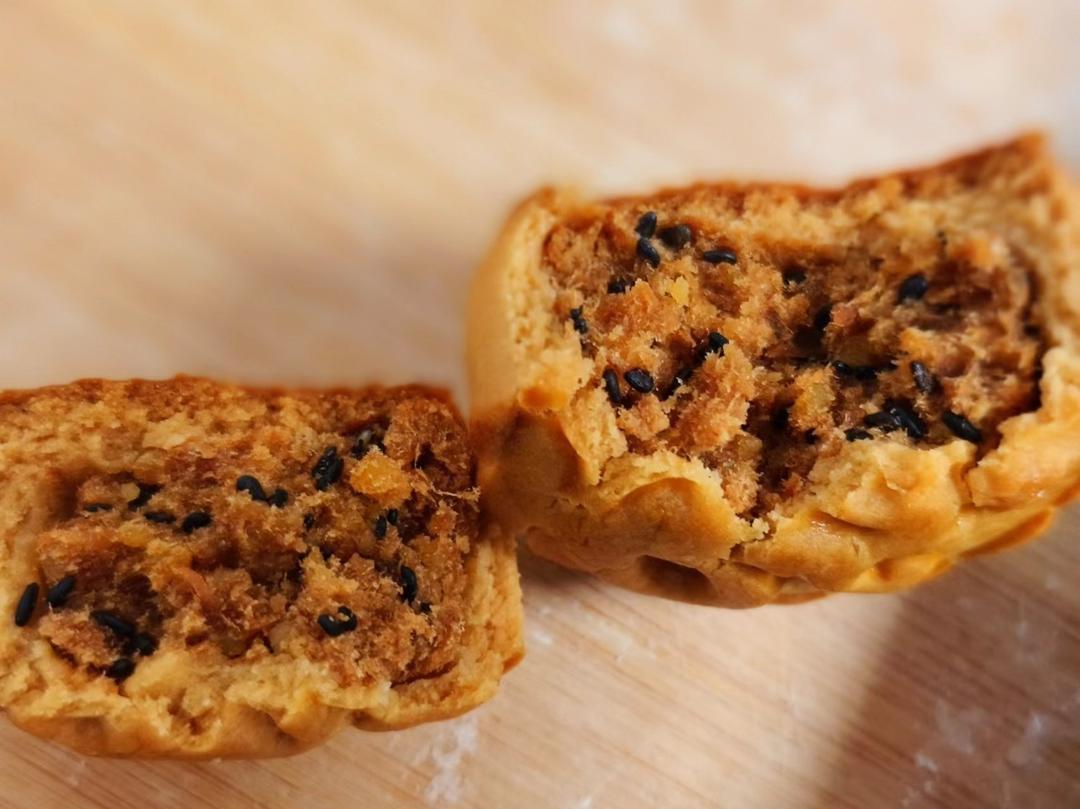 广式月饼—蛋黄莲蓉月饼