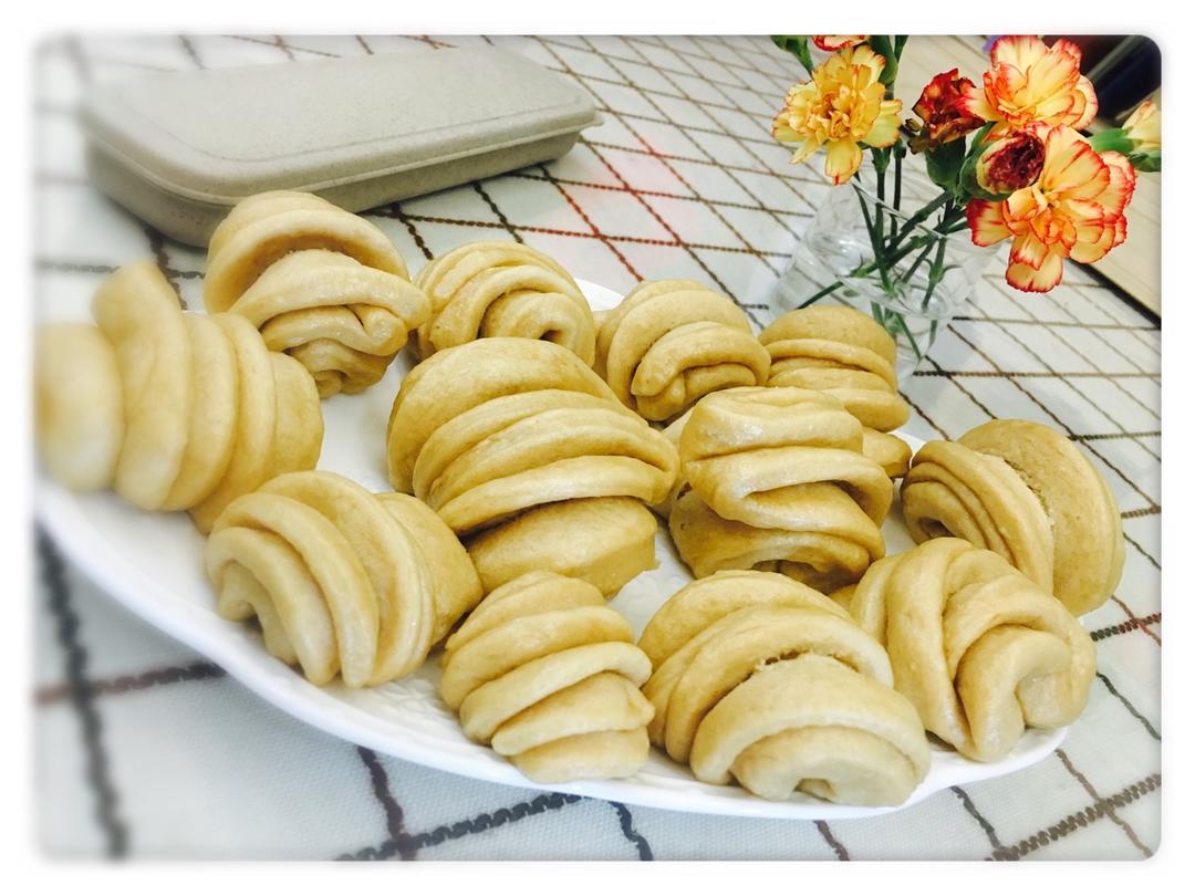 葱油花卷 Steamed Roll