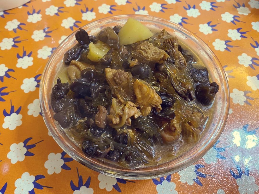 小鸡炖蘑菇