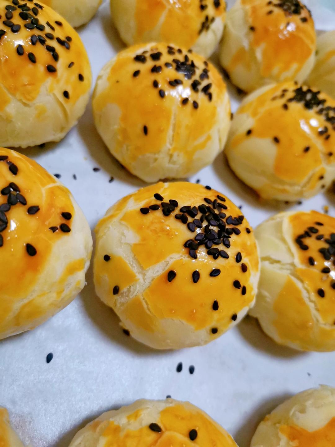 超简单 免揉 酥掉渣的蛋黄酥(超详细附全程视频)不破酥『万能酥皮』