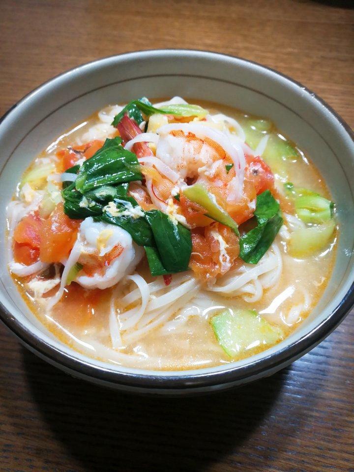 dongdong-13做的鲜虾番茄鸡蛋面