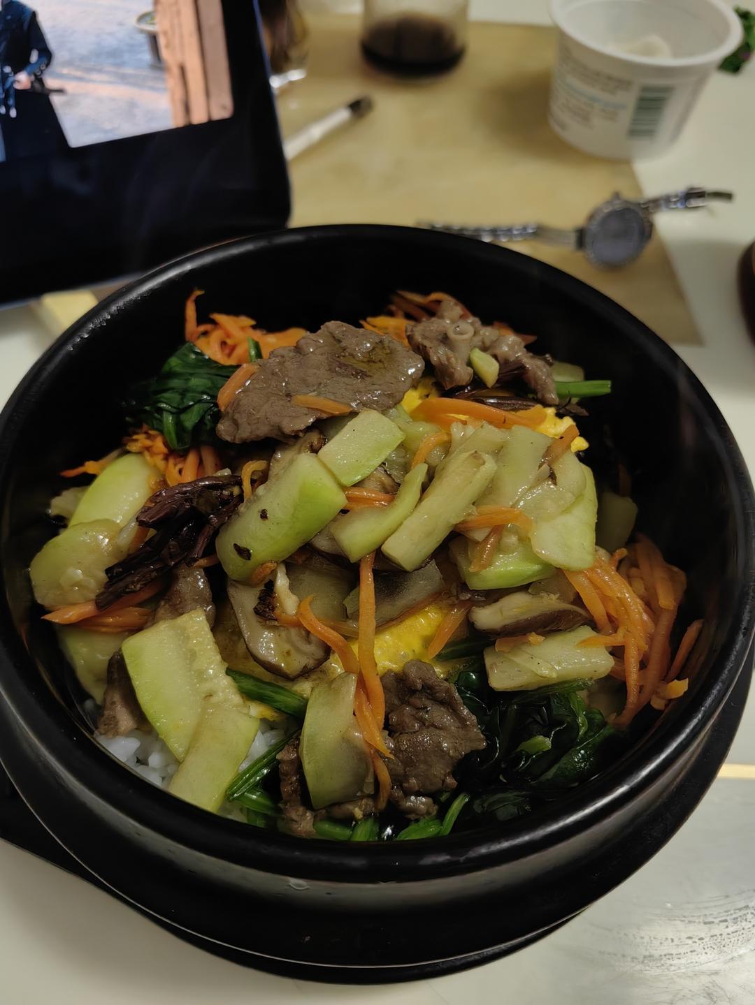牛肉石锅拌饭