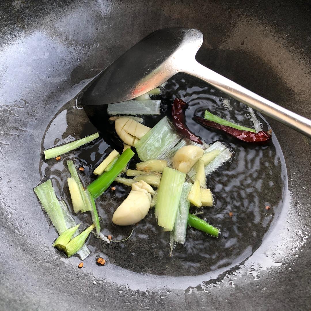 油菜炒油豆腐的做法 步骤8