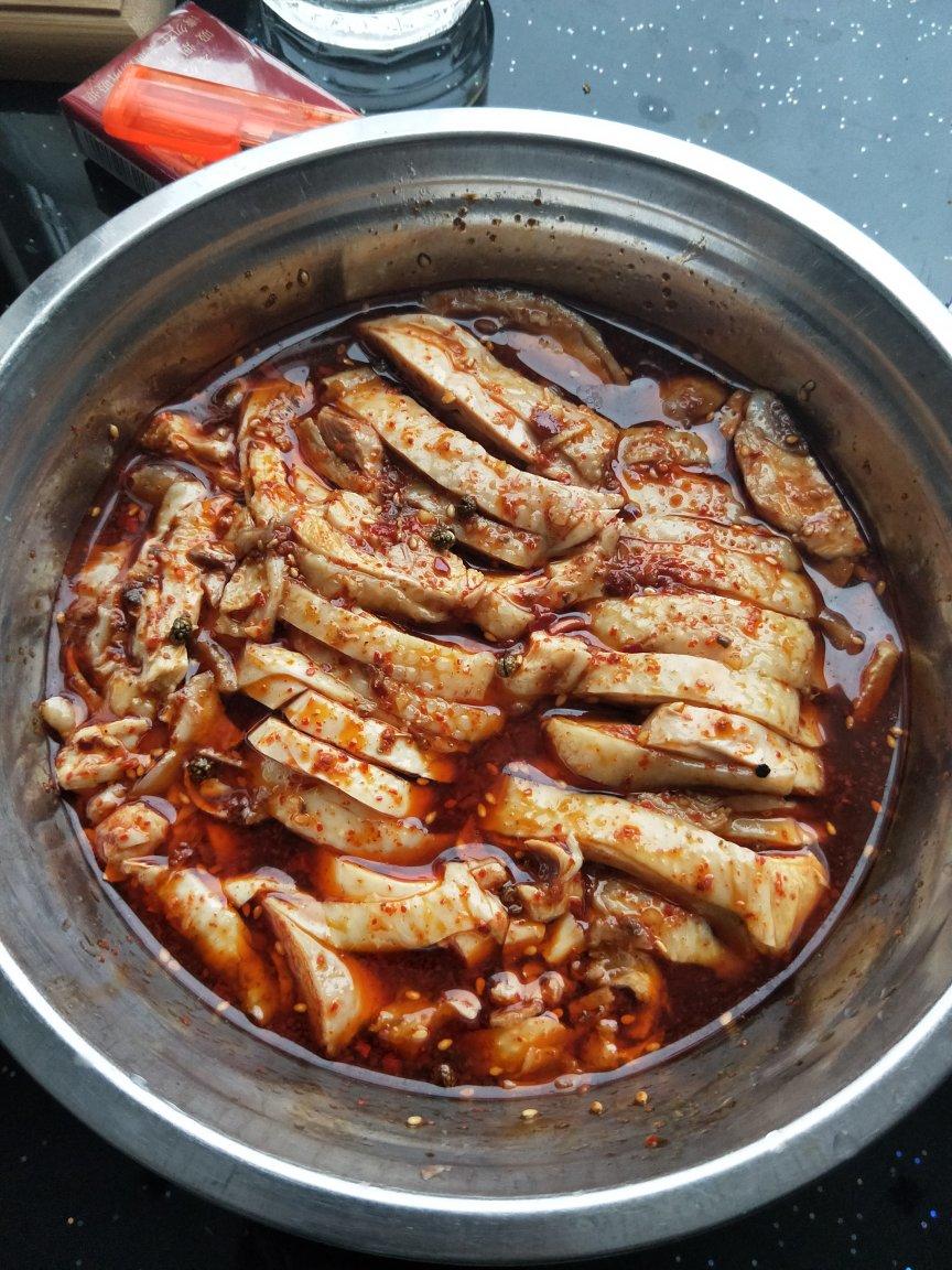 热心村民周先生做的独门绝技--鬼城麻辣鸡