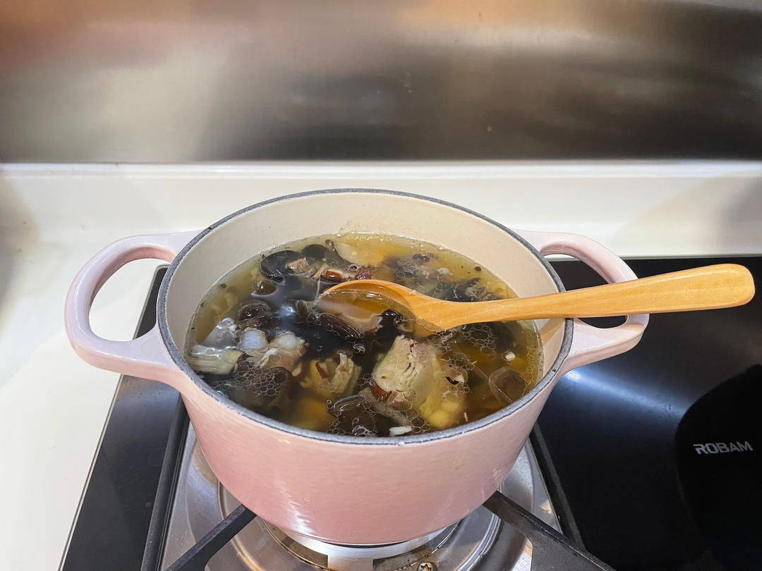 腊肉菌菇汤