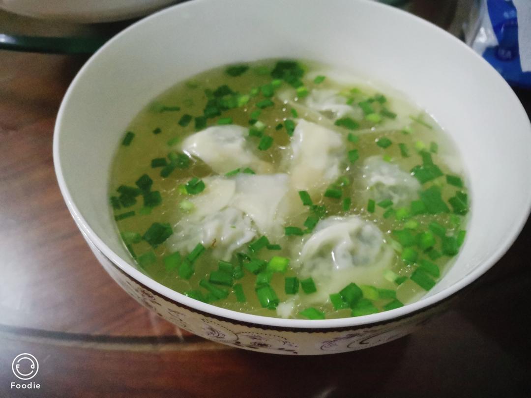 薄如蝉翼的手擀馄饨皮