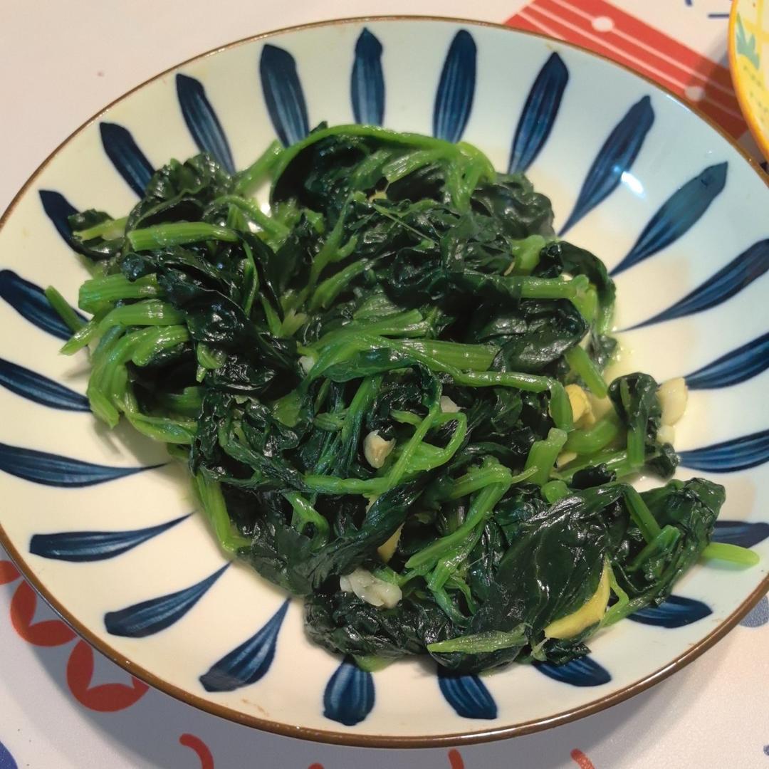 不涩口又嫩的清炒菠菜