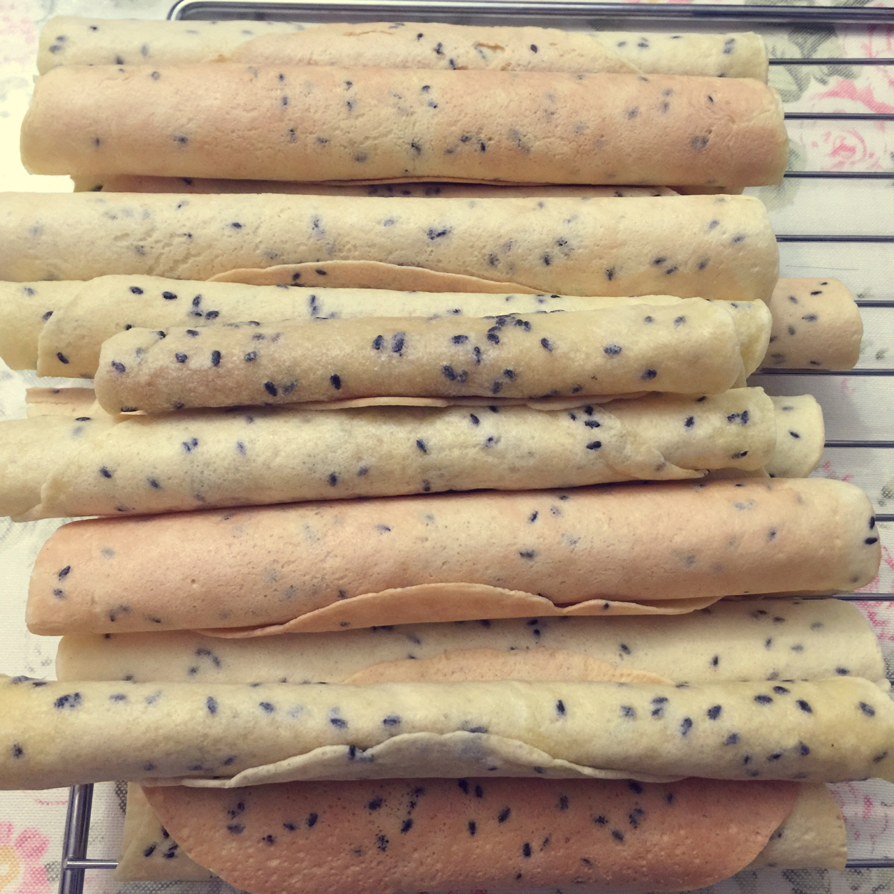 芝麻香酥蛋卷（视频食谱）