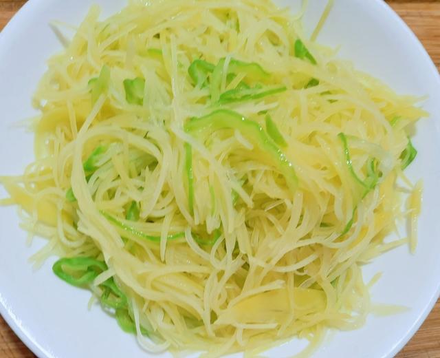 酸辣土豆丝,青椒土豆丝 快手家常菜的做法