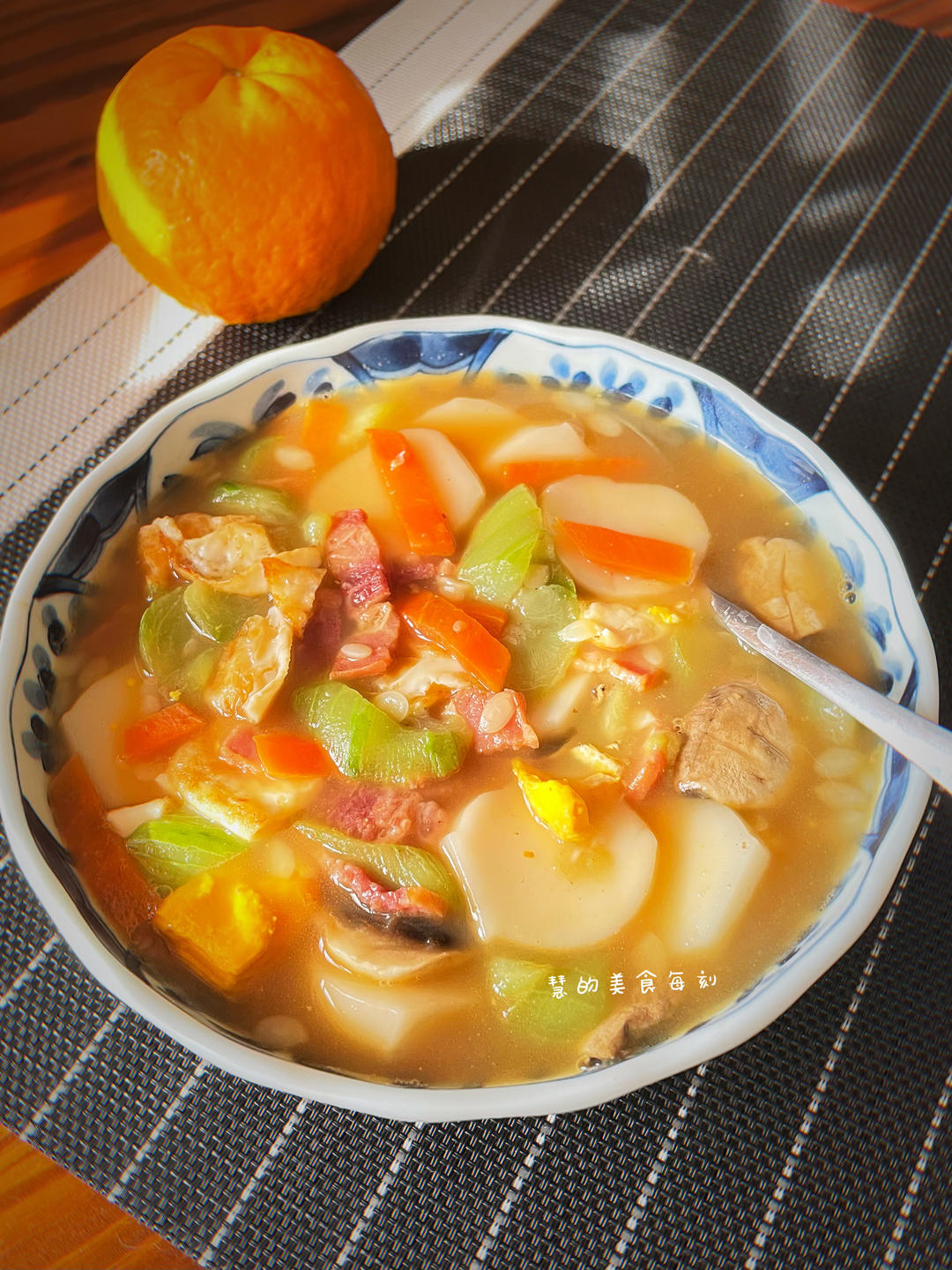 【妈妈的味道】青菜肉丝年糕汤