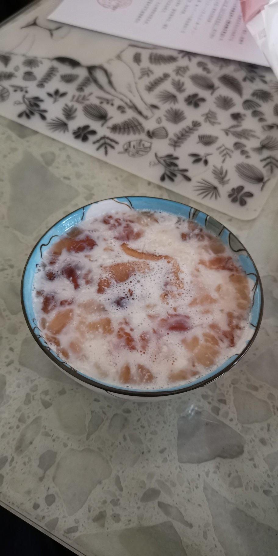 牛奶炖桃胶