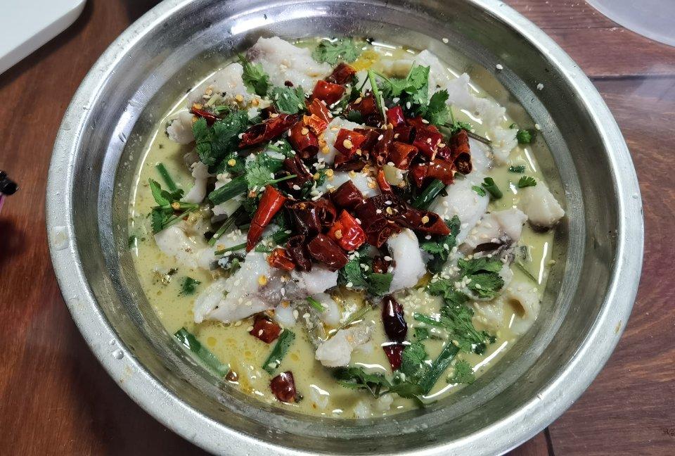 酸菜鲈鱼、水煮鱼（附如何片鱼肉及让鱼肉不腥的小妙招）