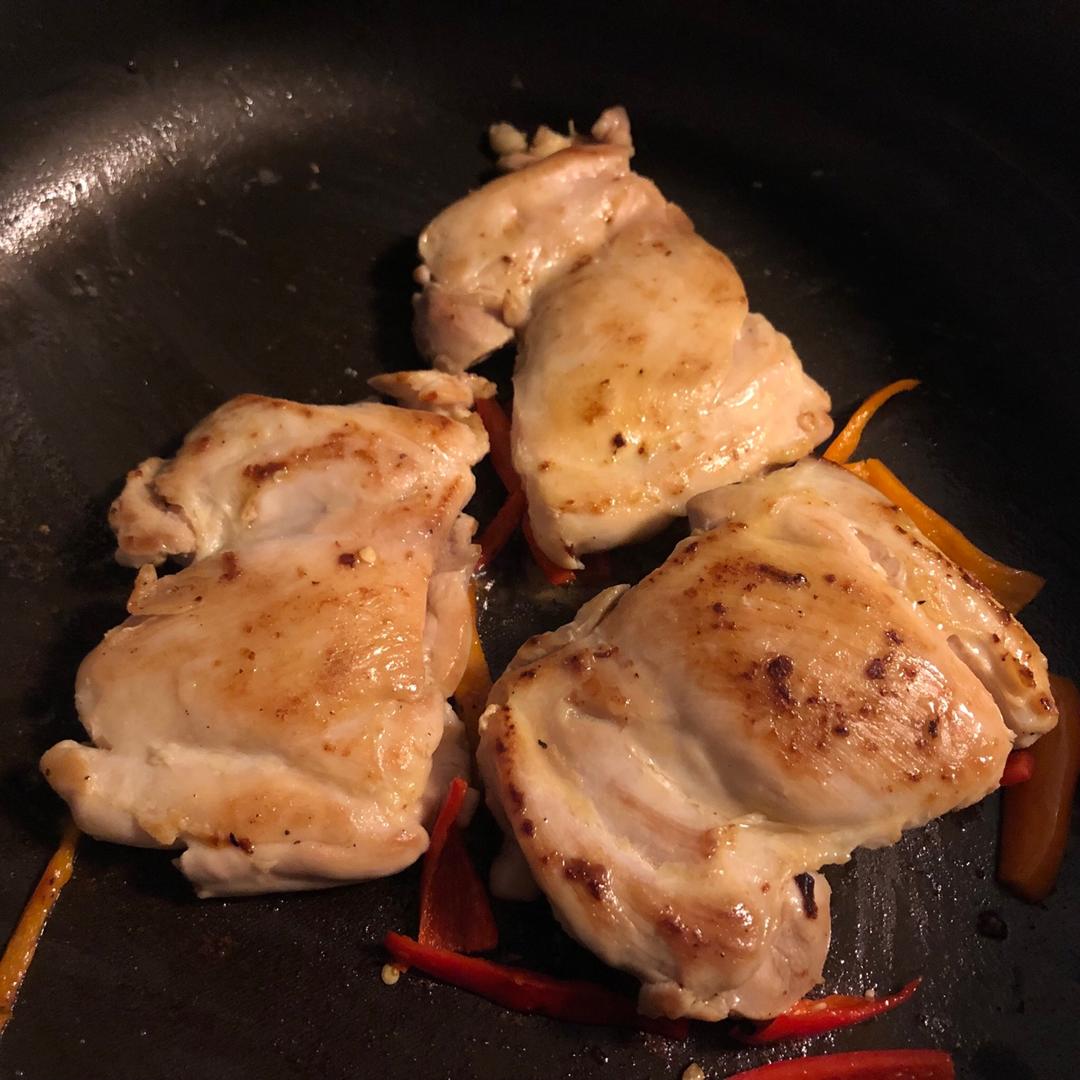 狂推荐的无油脆皮煎鸡腿排