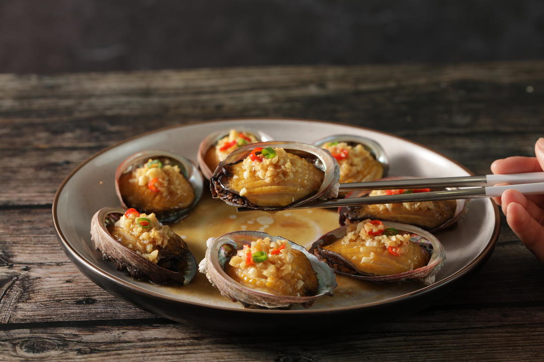 daogrs n3微蒸烤箱:蒜蓉豉汁鲍鱼的做法