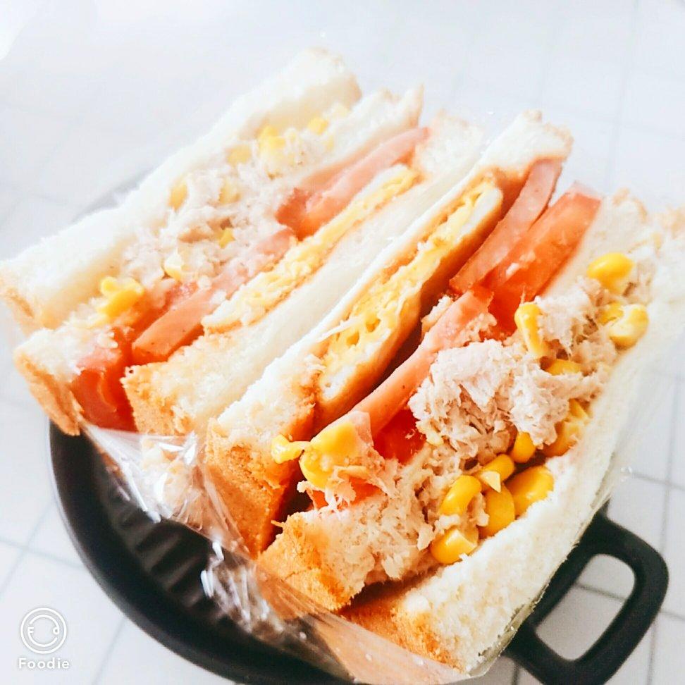 金枪鱼三明治