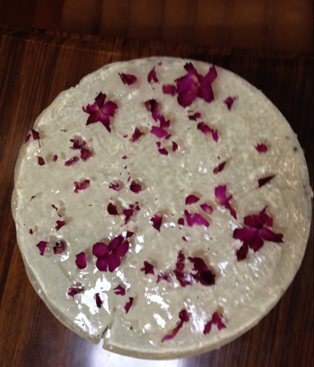 樱花冻酸奶芝士蛋糕镜面樱花的摆放