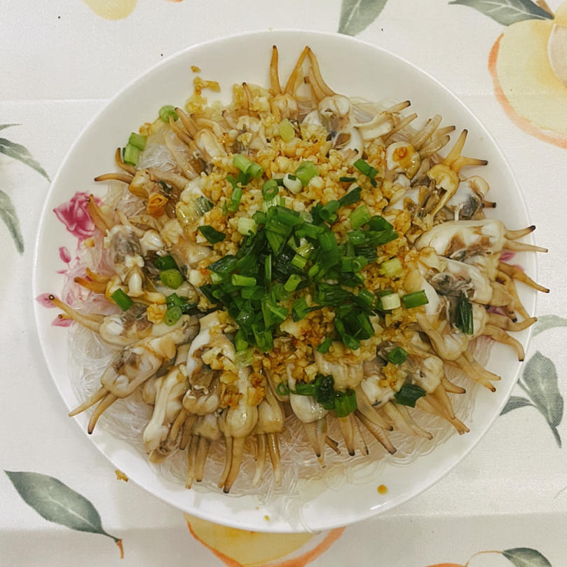 蛏子吐沙难？大厨教你这样做，快速吐沙味道鲜美，好吃到汁都不剩