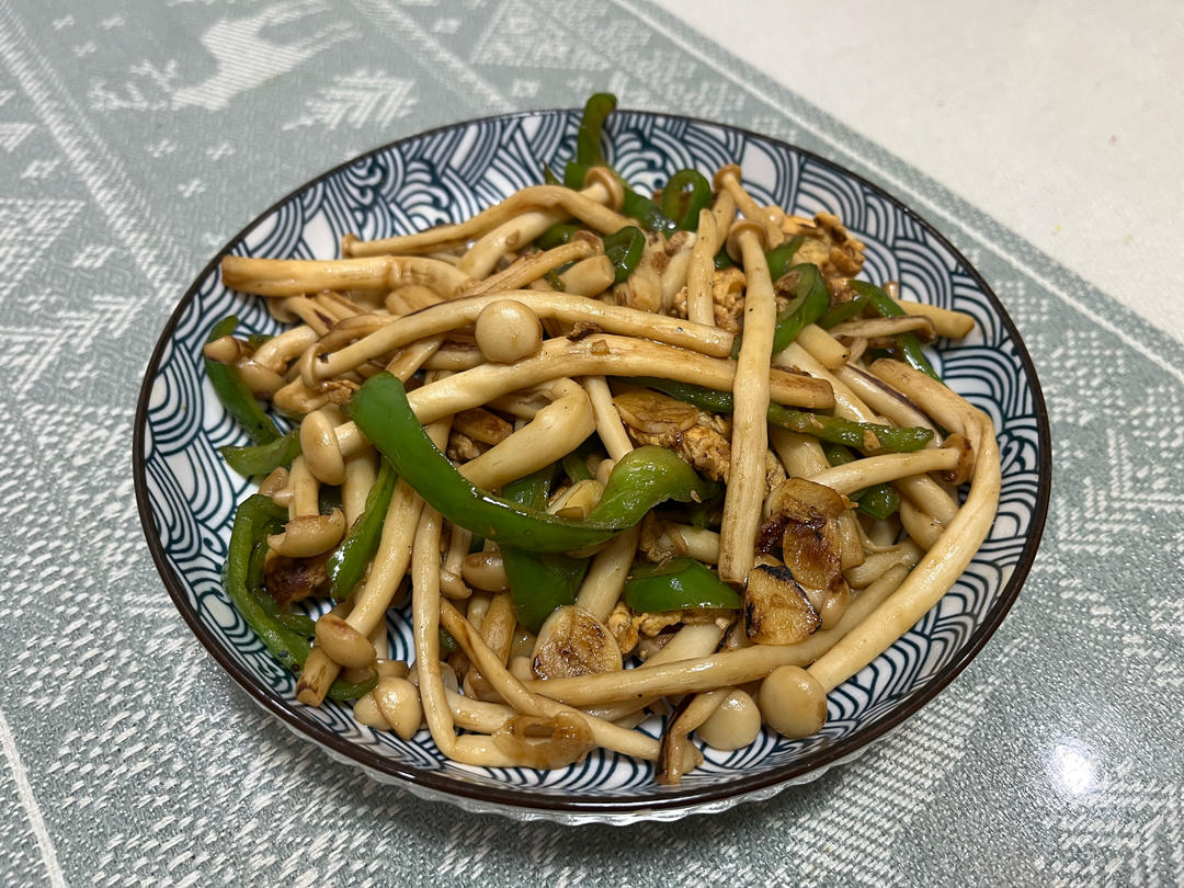 光盘神器海鲜菇炒青椒
