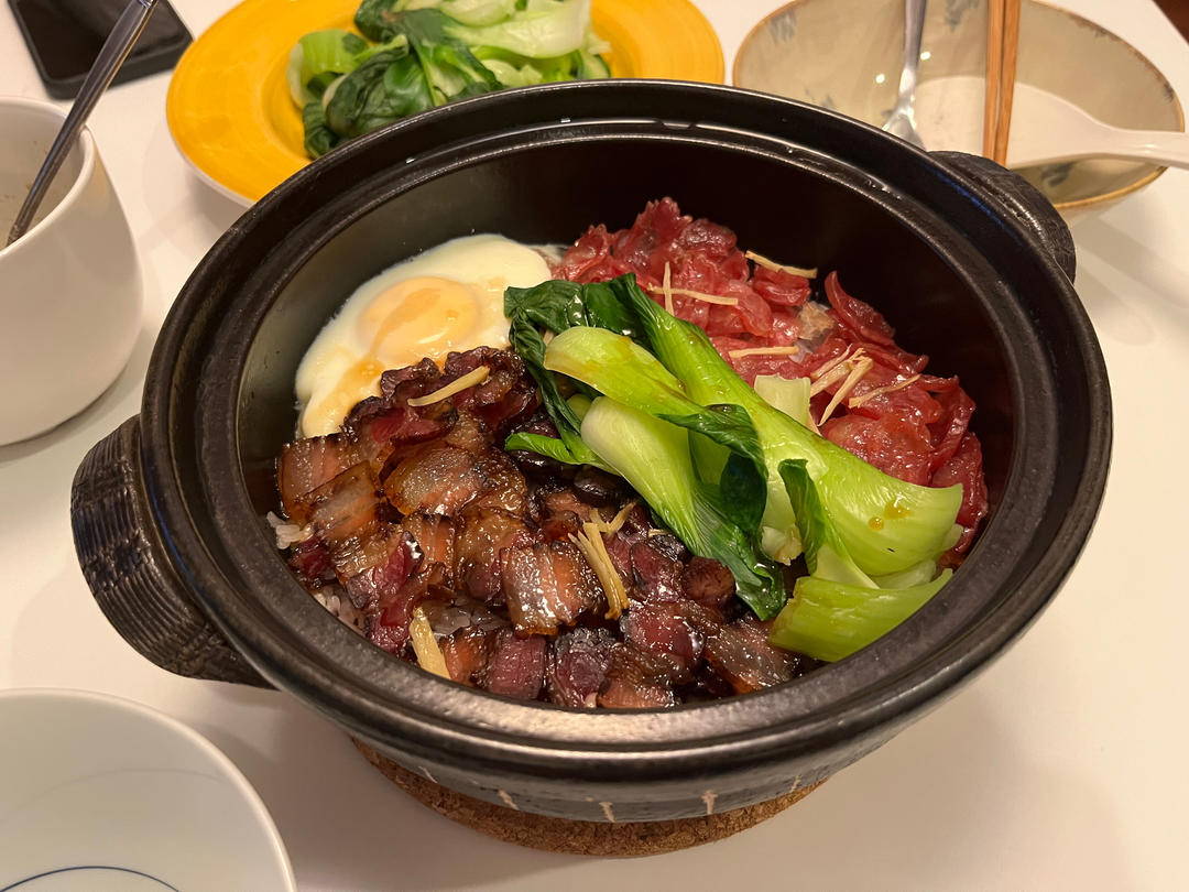 广式腊味煲仔饭