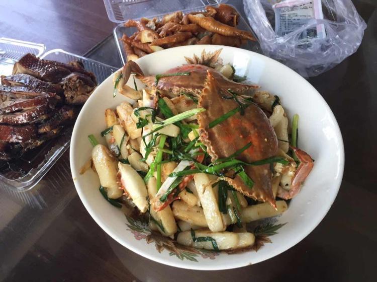 螃蟹炒年糕的做法