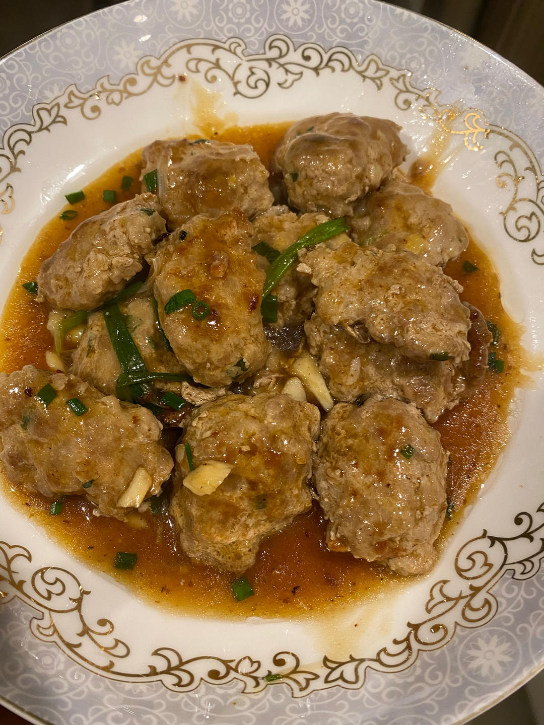 鲜嫩多汁的红烧肉饼